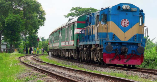 ট্রেনে চেপে পাবনা / রিবন রায়হান